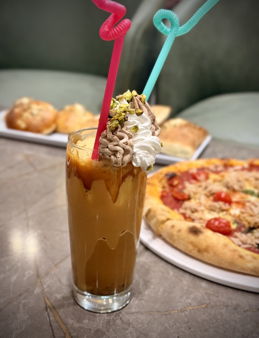 Jasmine 12: appetizing food and drink presentation