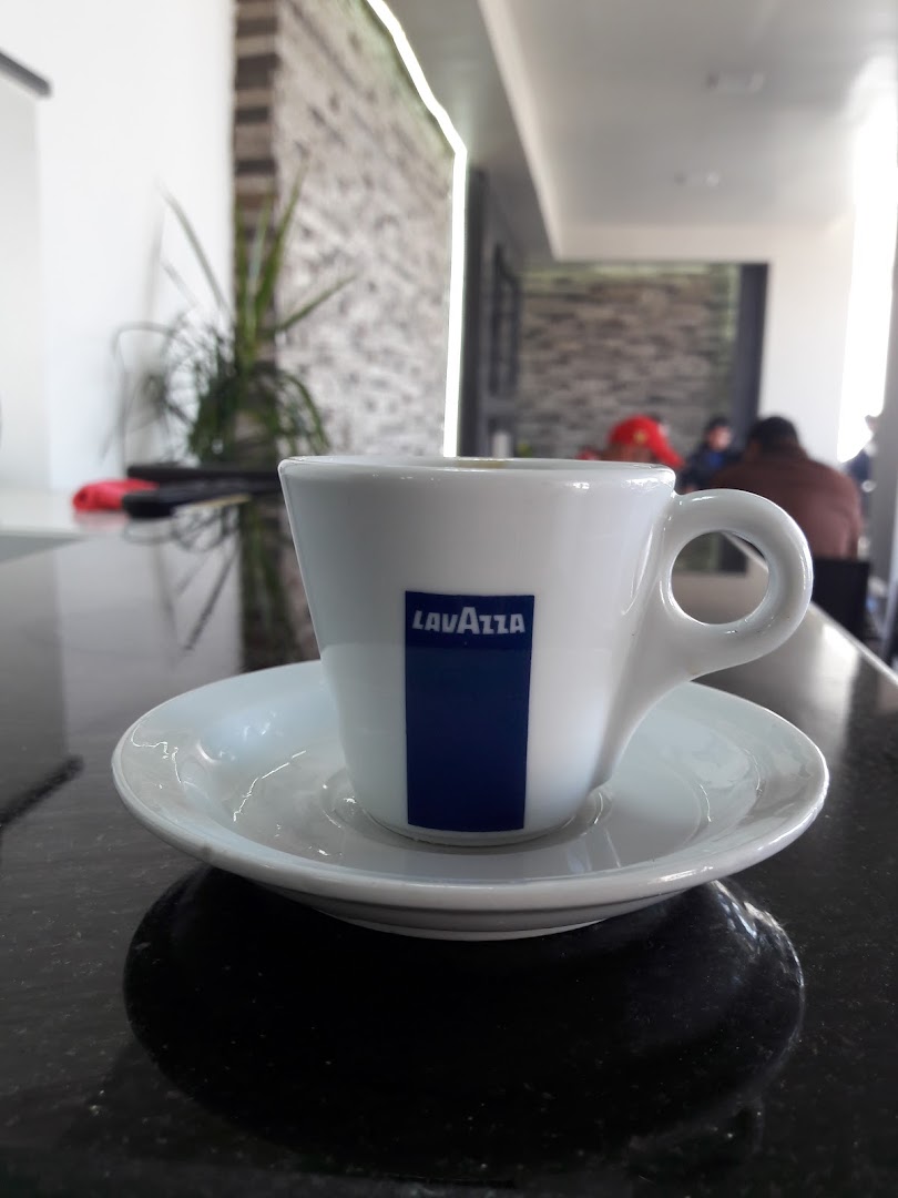 Café Bentaja: clear shot of coffee service
