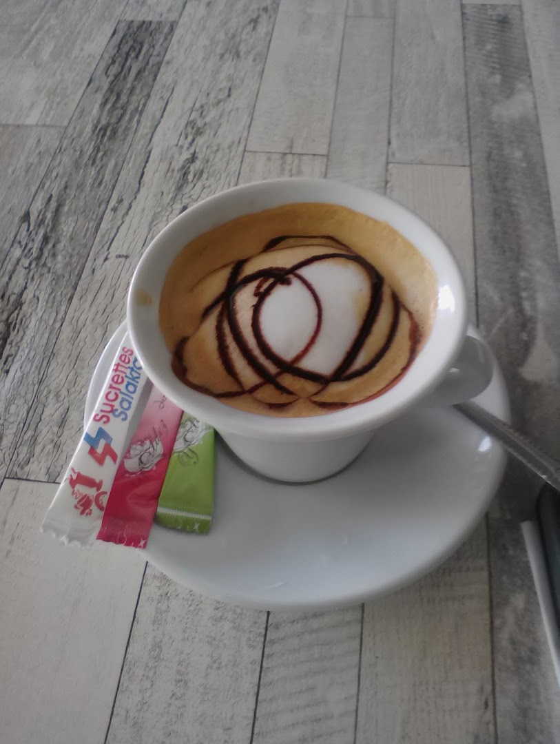 Café Bentaja: appetizing photo of coffee drink