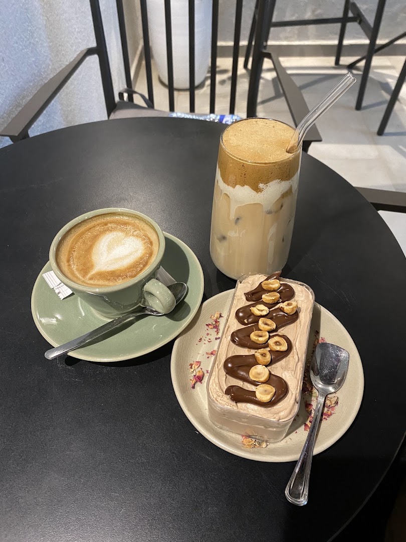 Stadium: appetizing photo of drinks and dessert