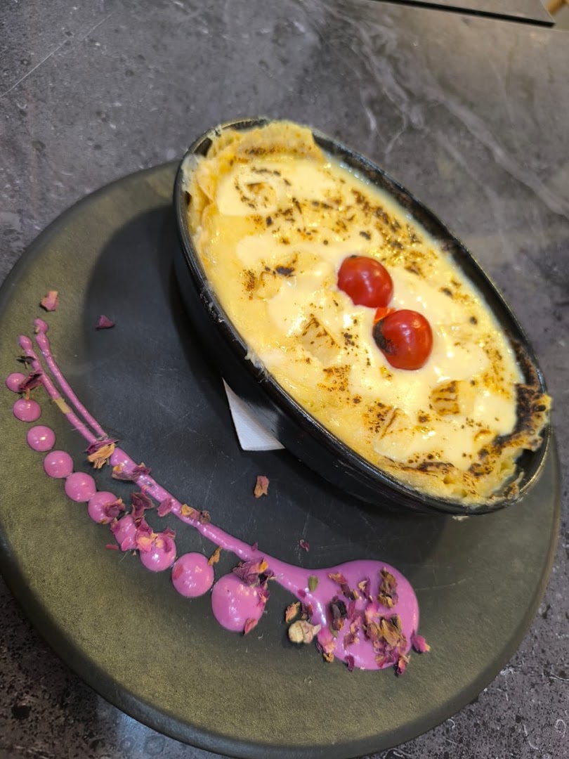 The Wolf: appetizing photo of served dish