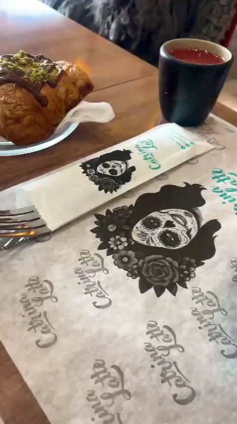 Catrina Latte: appetizing food and branded presentation