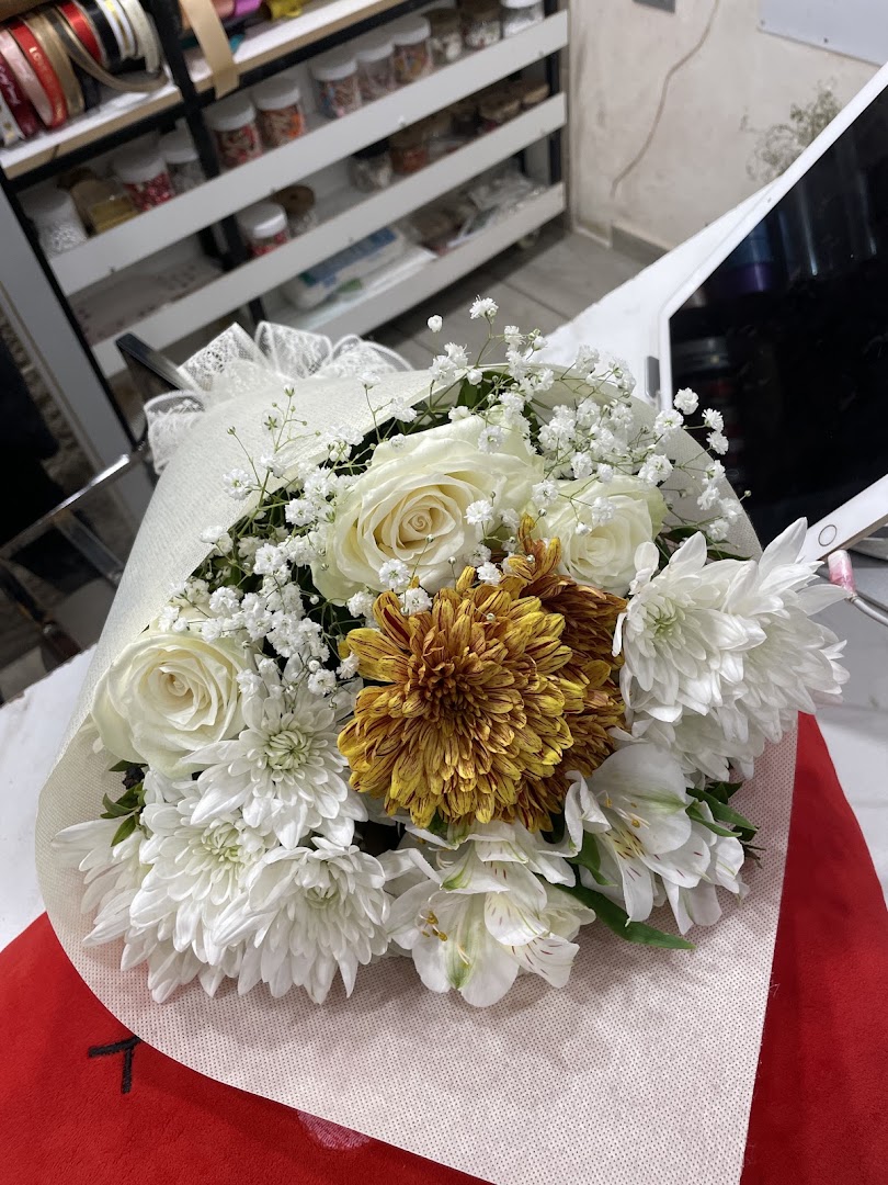 Mille et une Fleurs Monastir: high quality product display photo