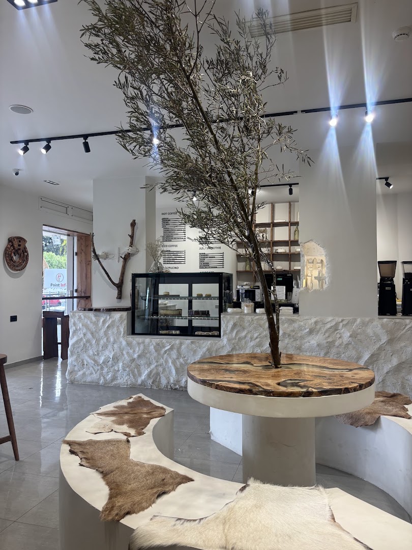 Nostraliva: clear, professional interior shot