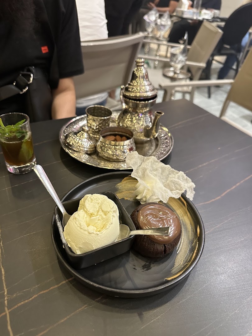 Riverside Café & Restaurant: appetizing food and drink presentation