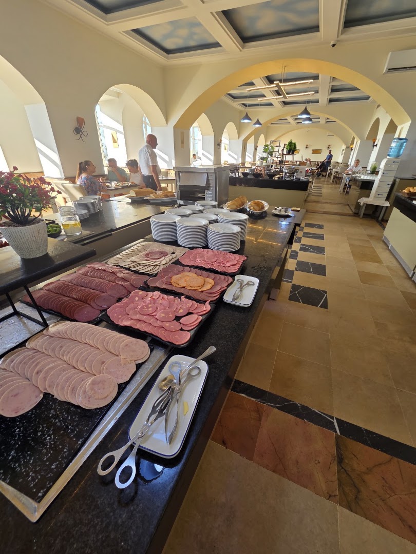 Dar Amna: appetizing breakfast buffet display