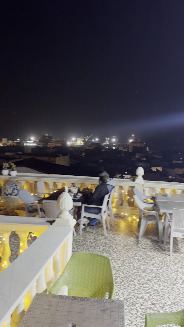 Dar Amna: inviting terrace with night view