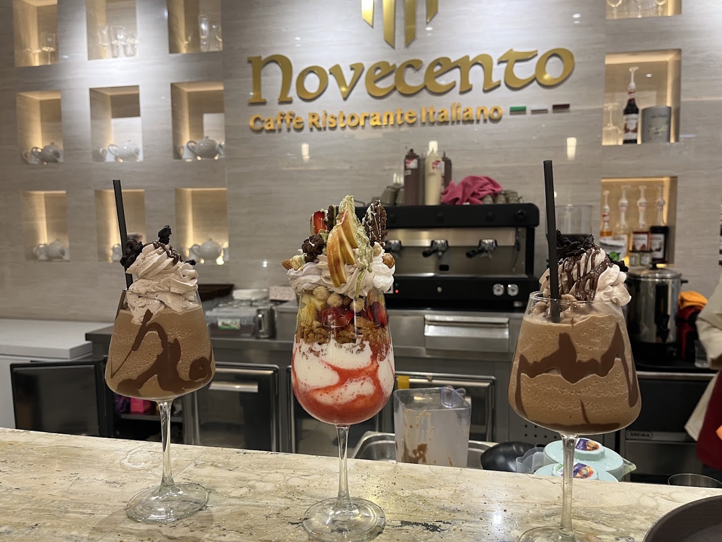 Novecento: appetizing food photo with branding