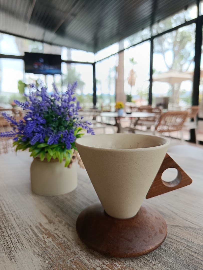 Café Le Jardin: attractive, professional atmosphere shot