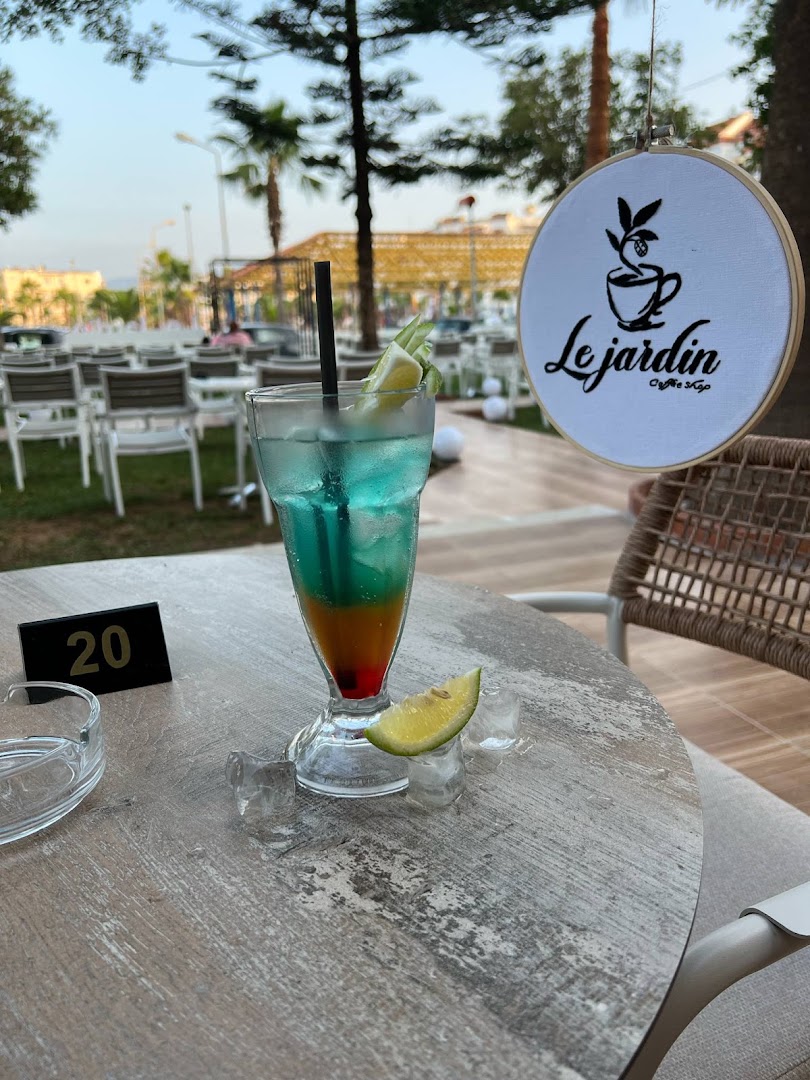 Café Le Jardin: appealing drink and venue atmosphere