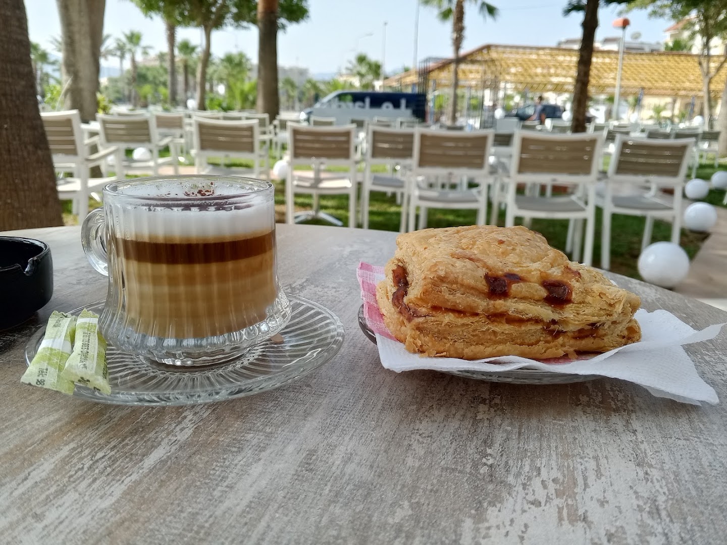 Café Le Jardin: appealing shot of cafe offerings