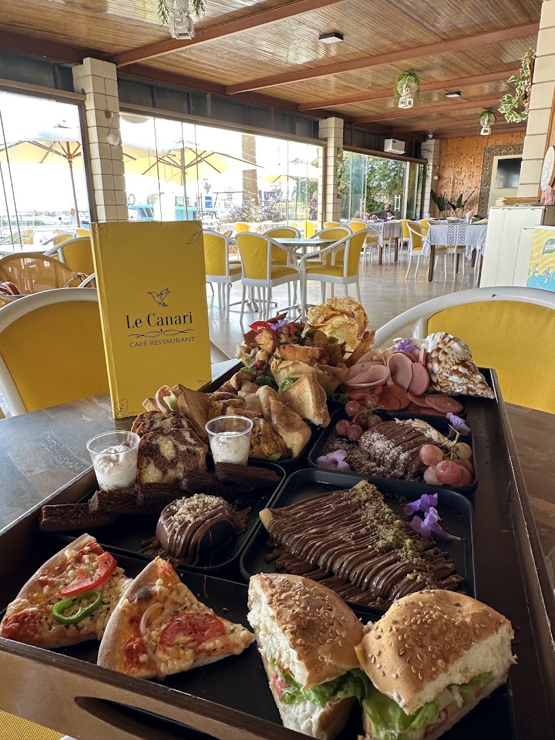 Le Canari Café Restaurant: appetizing food display in venue