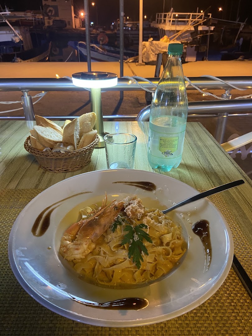 Le Canari Café Restaurant: appetizing food photo at venue