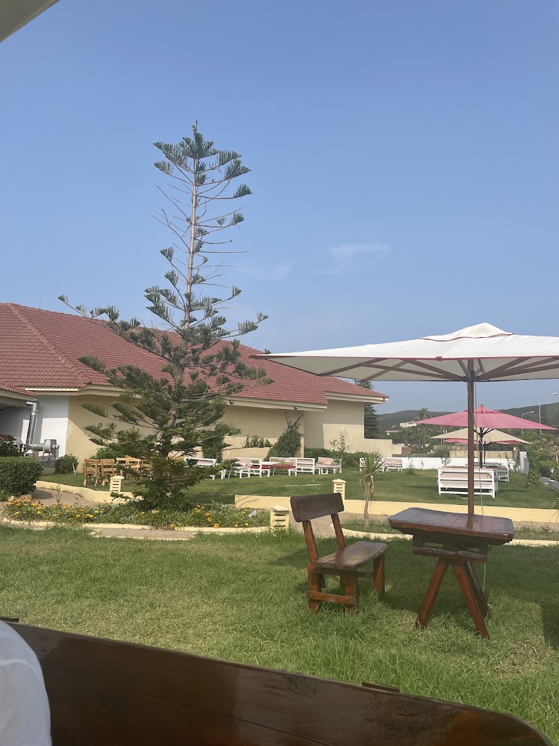 Pin's Beach: inviting outdoor terrace atmosphere