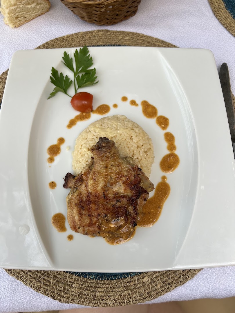 La Table de François: appetizing, well-presented restaurant dish