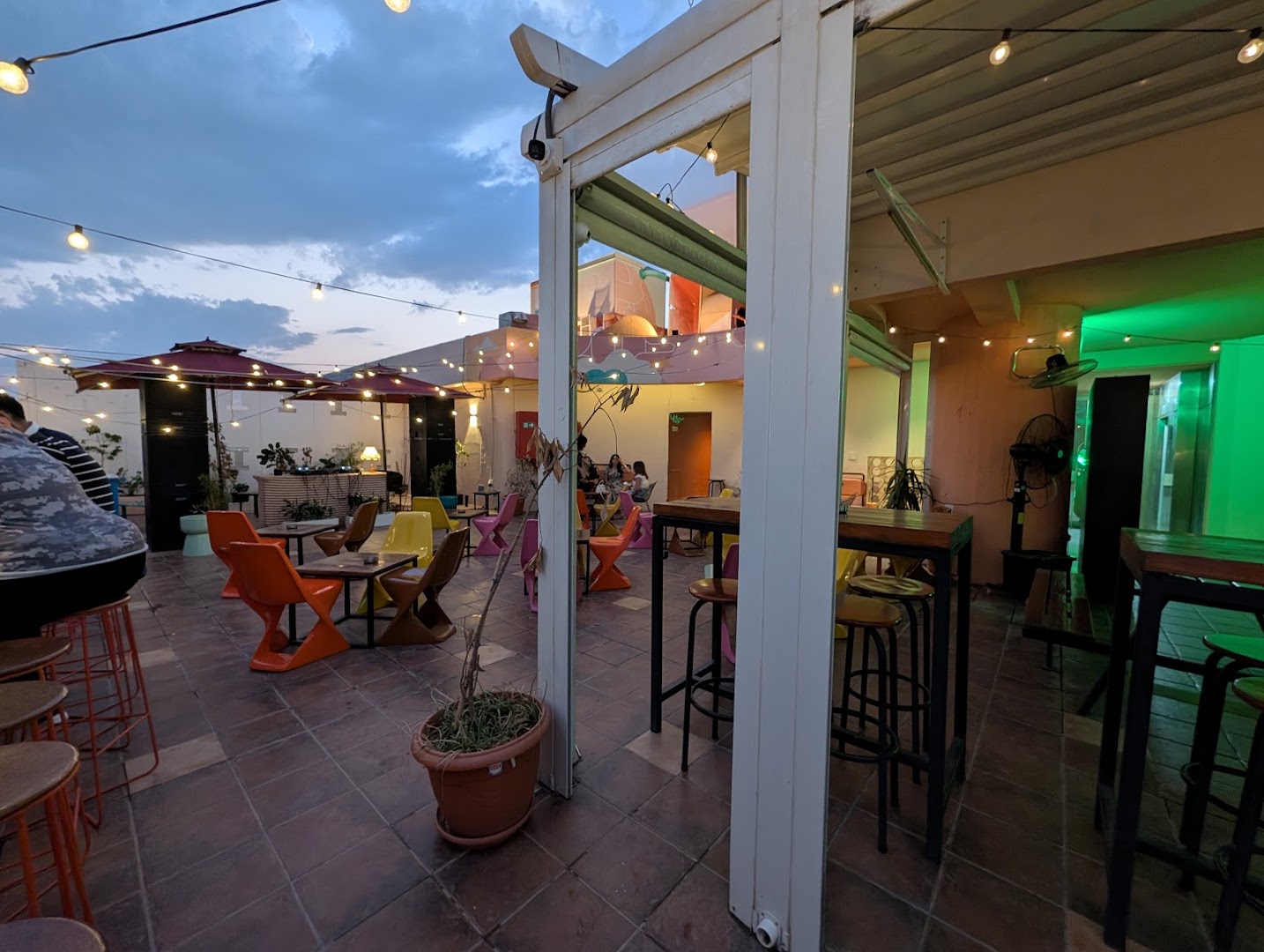 Habibi Downtown: inviting atmosphere of the terrace