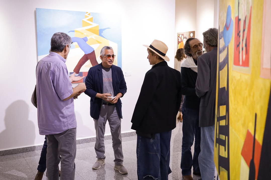 Isharat Gallery: gallery atmosphere and visitors