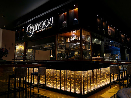 MOOJ: professional interior shot of restaurant