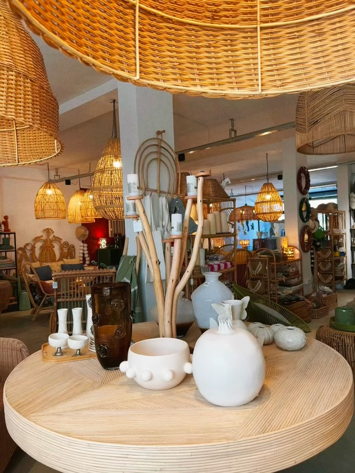 Viranda: attractive shop interior and products