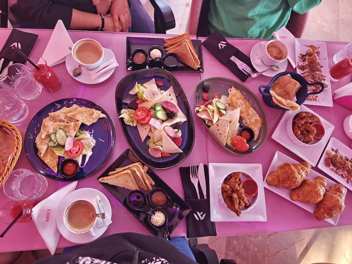 Wanassa: appetizing high-quality food spread