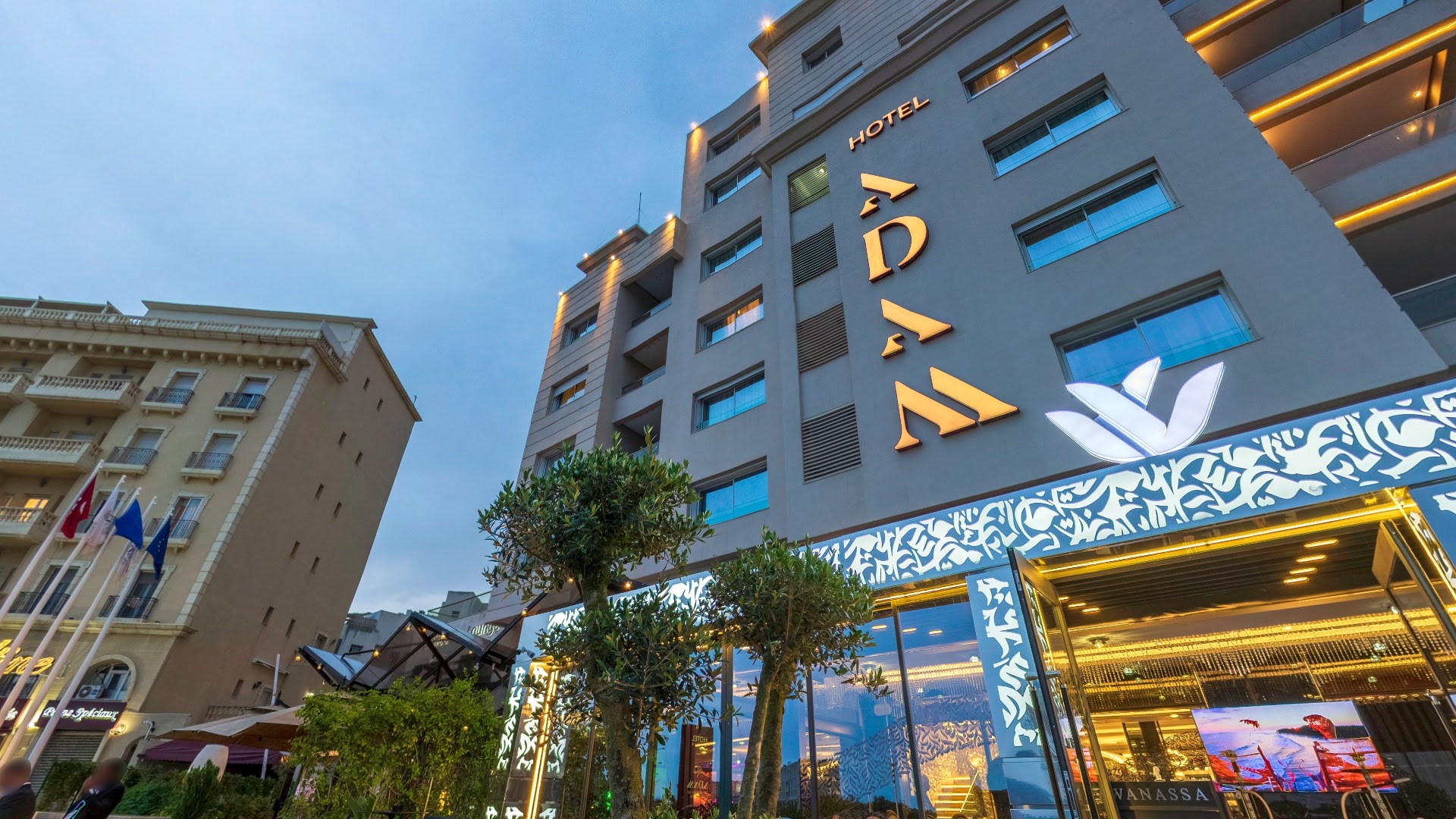 Wanassa: professional exterior shot of venue