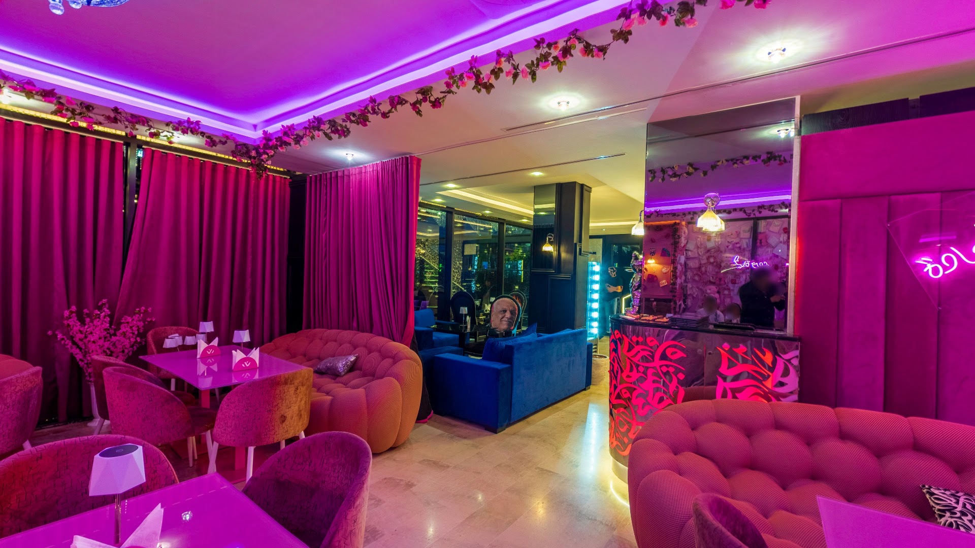 Wanassa: attractive restaurant interior atmosphere