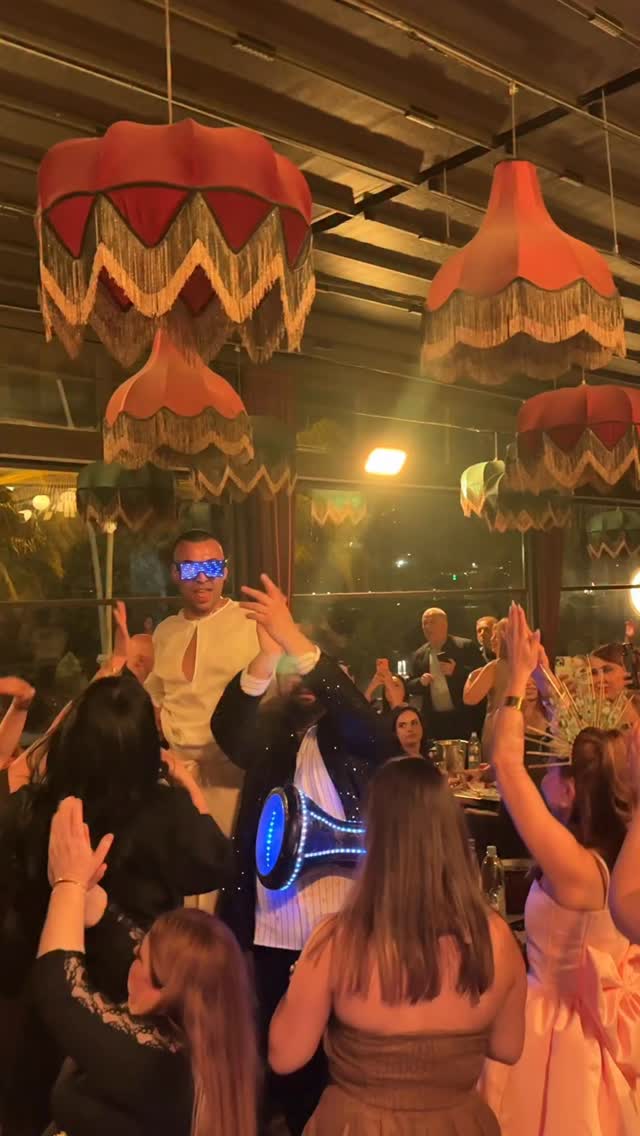 1867 Restaurant: lively restaurant atmosphere