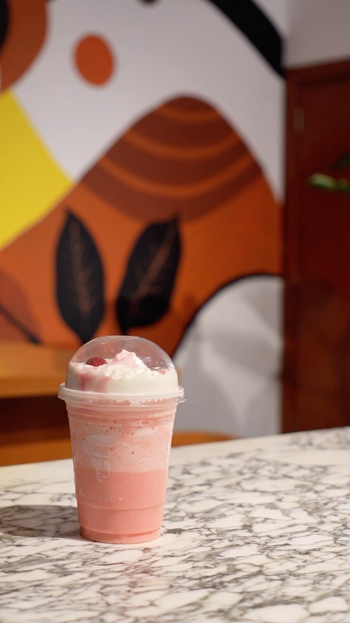 David People Coffee Adana: appealing product photo in venue