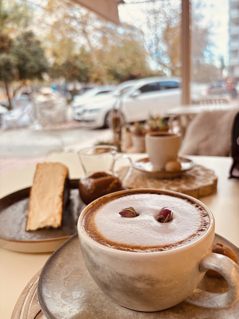 DOA Flower & Cafe: appealing photo of cafe offerings