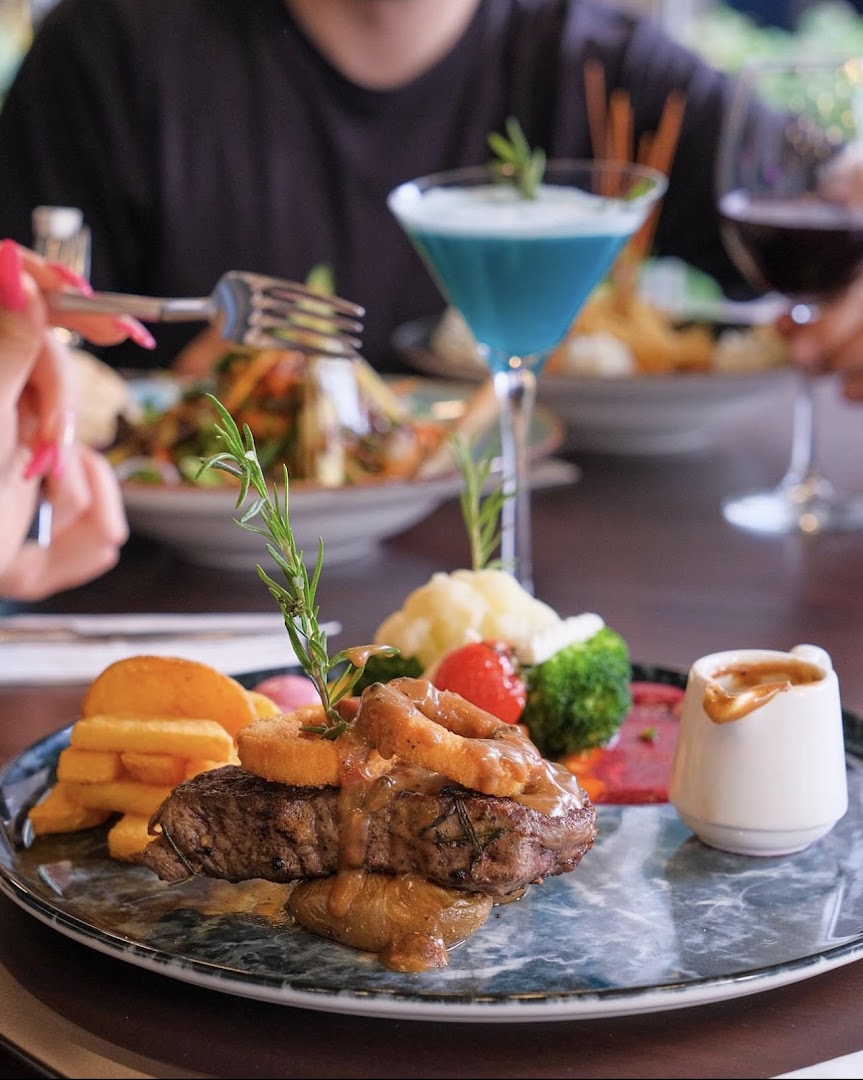 Doris Cocktail Bar: appetizing, high-quality food photography