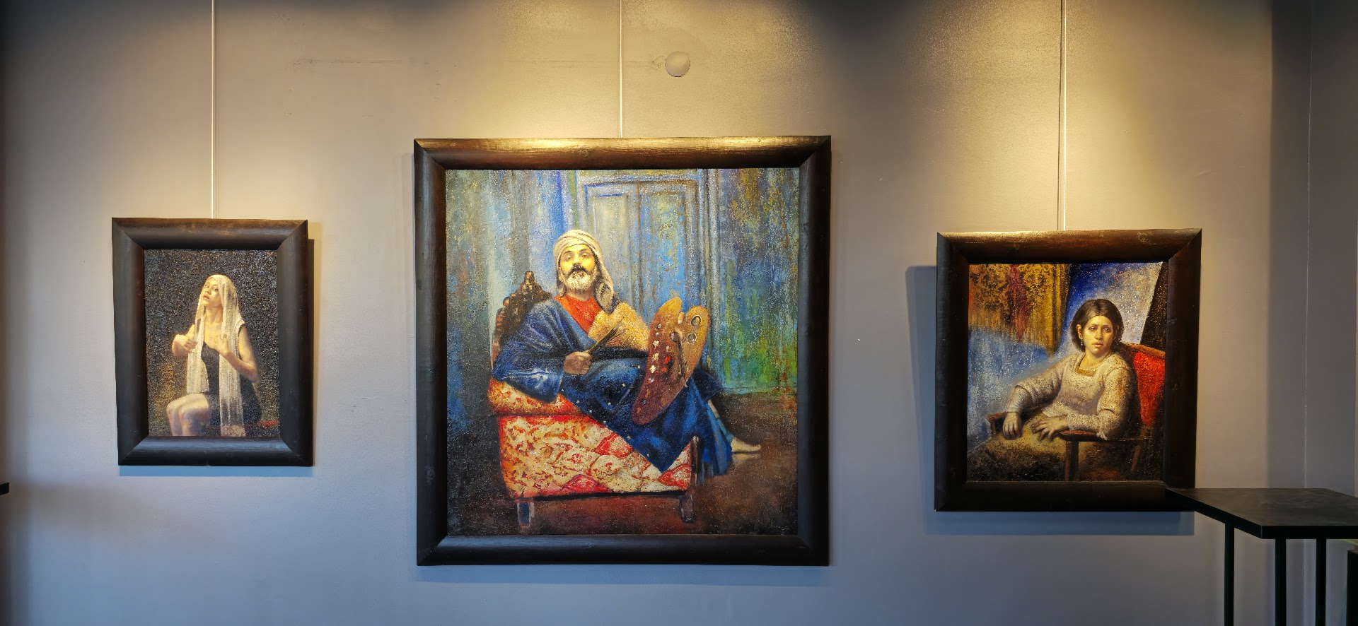 Elaris Art Galeri: clear display of gallery artwork