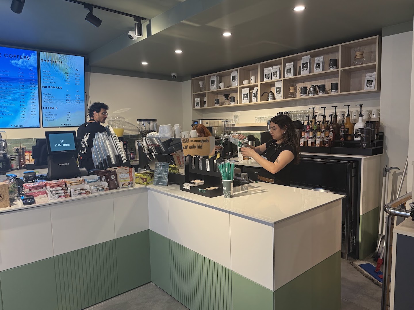 Kolibri Coffee - Gazipaşa: clear view of cafe interior