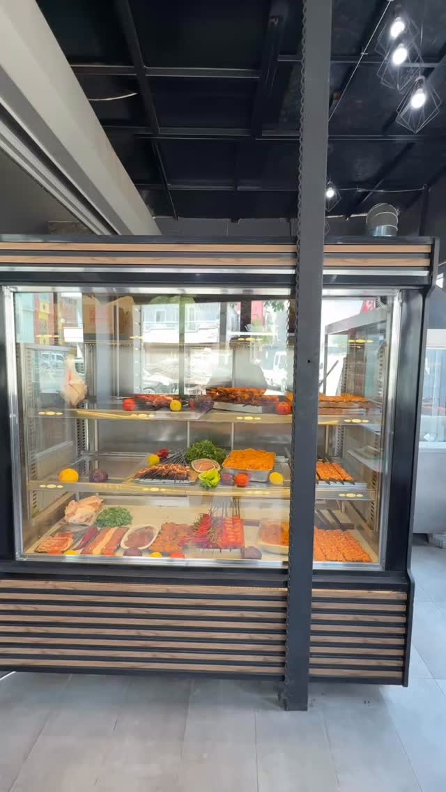 Öz Çınar Restoran: clear display of restaurant food