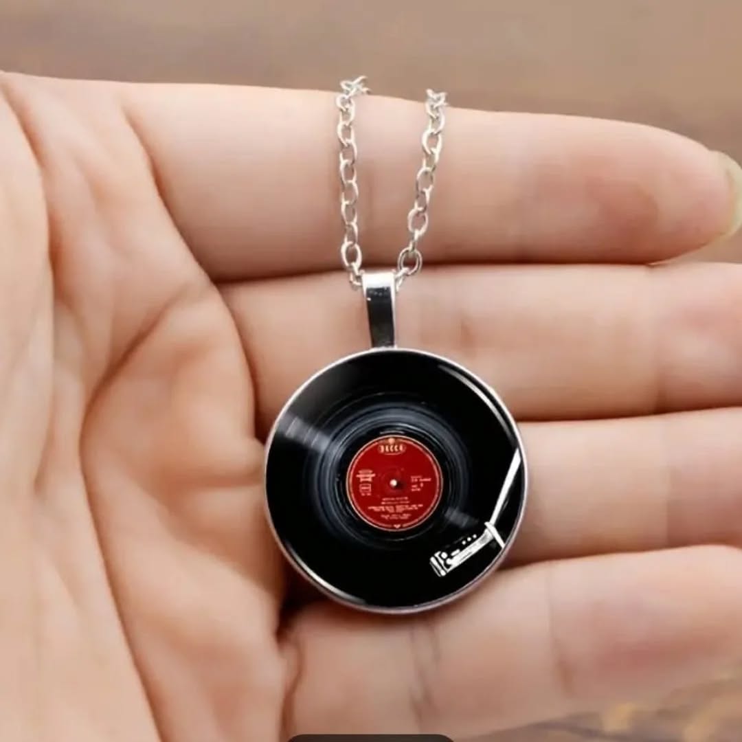 PlakKutusu • VinylBox: product photo of vinyl jewelry
