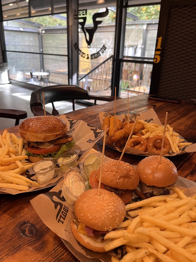 The Bull Co.: appetizing food photography of the venue