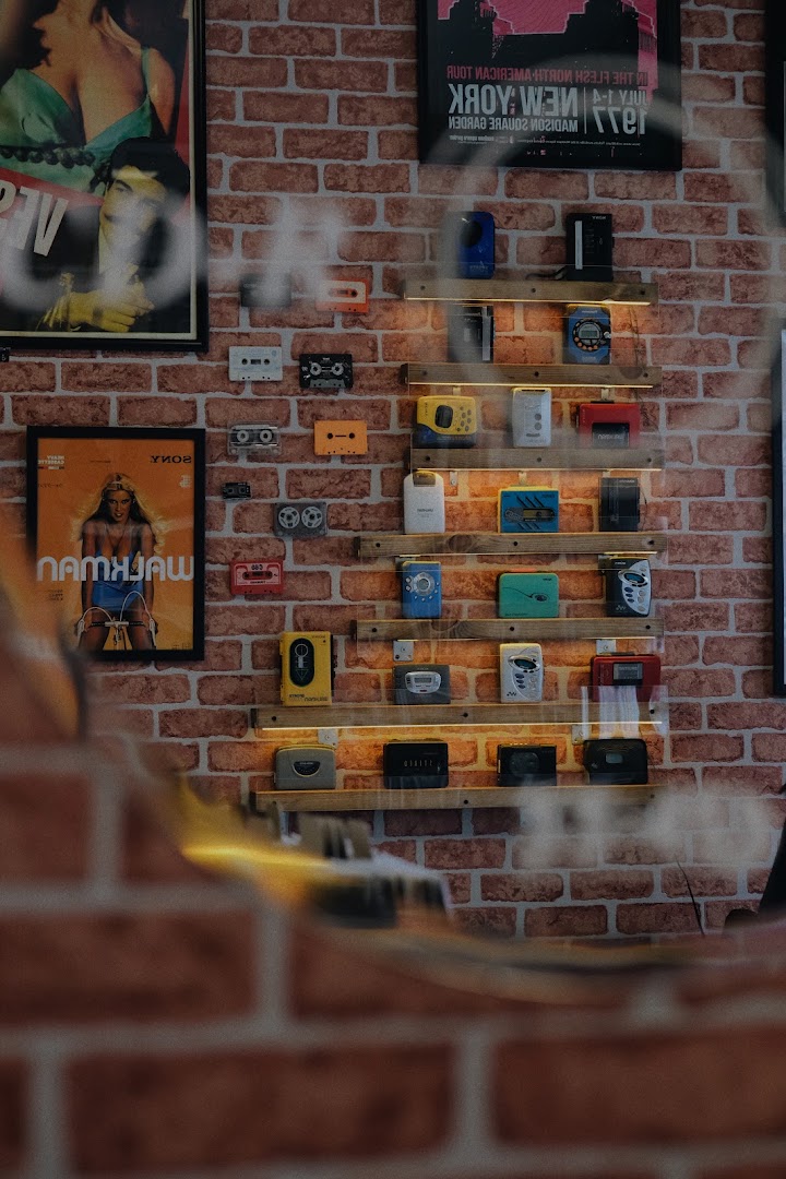 3345 Records: attractive display of shop products