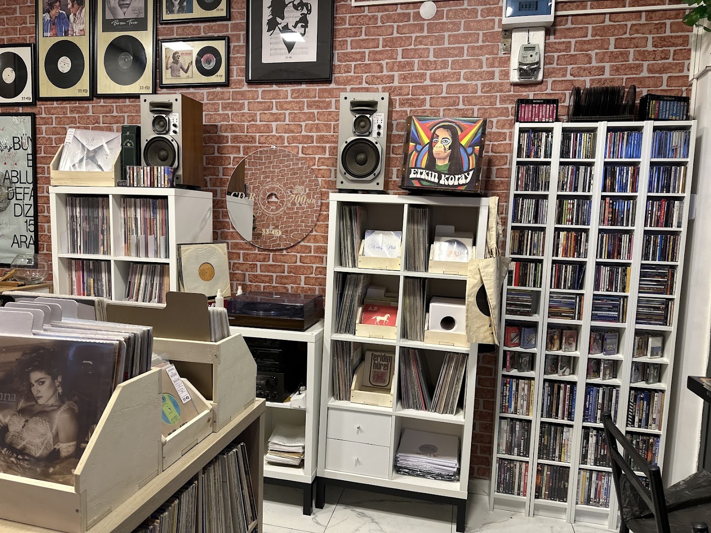 3345 Records: clear shop interior and products