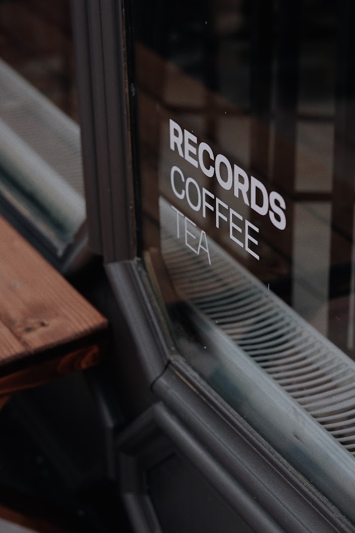 3345 Records: clear storefront signage and atmosphere