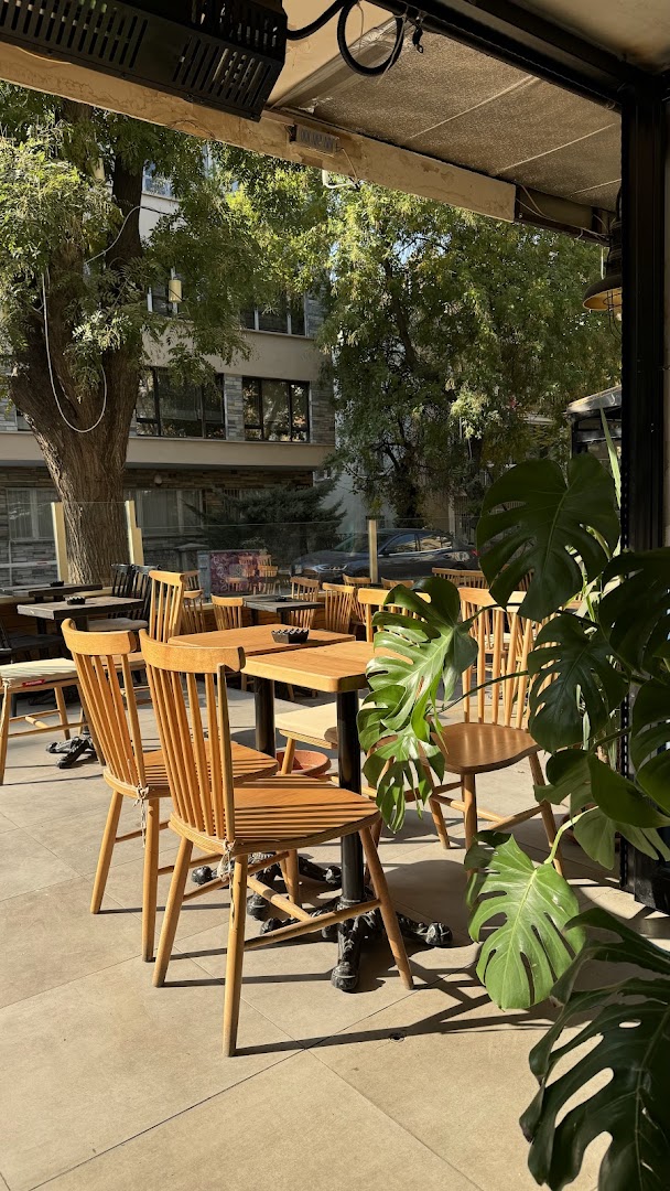 Atlantis Coffee Company: inviting and professional terrace shot