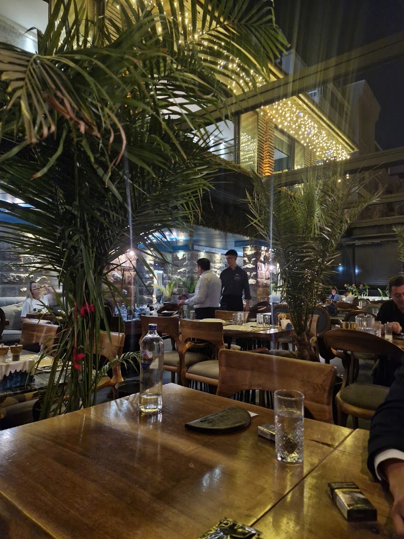 Chef Bro's: inviting atmosphere and professional quality