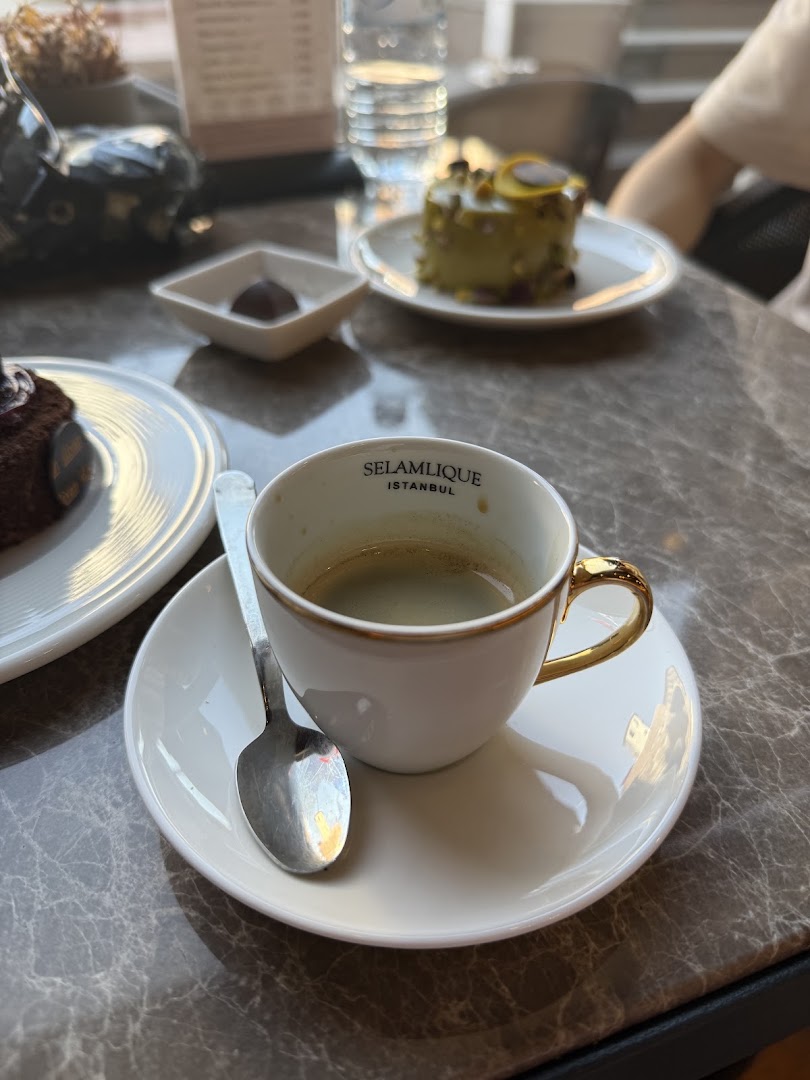 Divan Brasserie Çengelhan: appetizing food and drink presentation