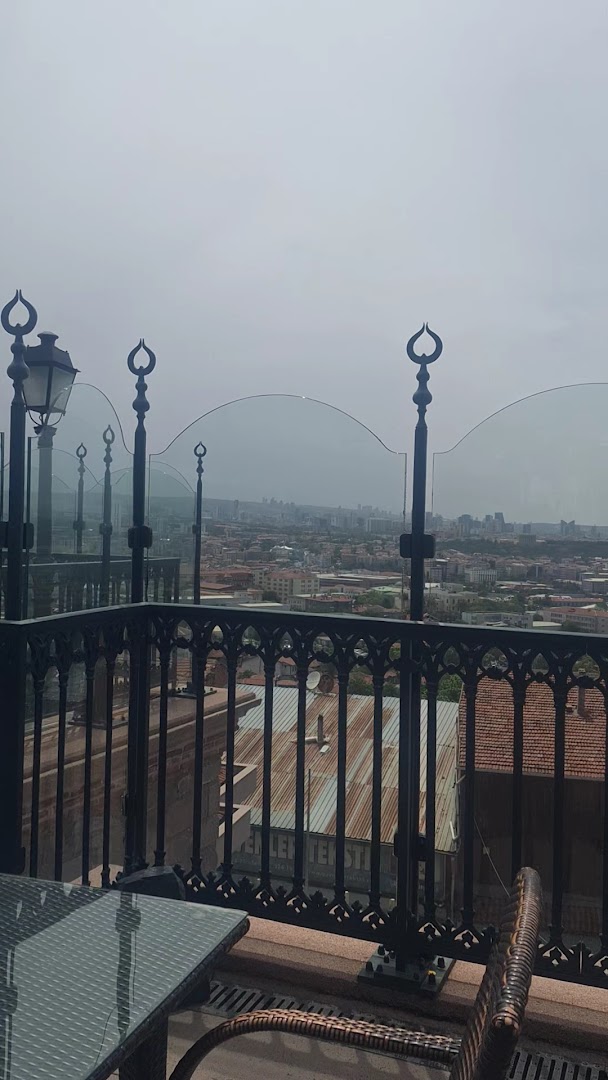 Divan Brasserie Çengelhan: atmospheric terrace view of venue