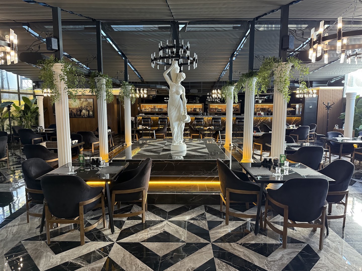 Florya Grand Hotel Restoran: high quality interior restaurant shot