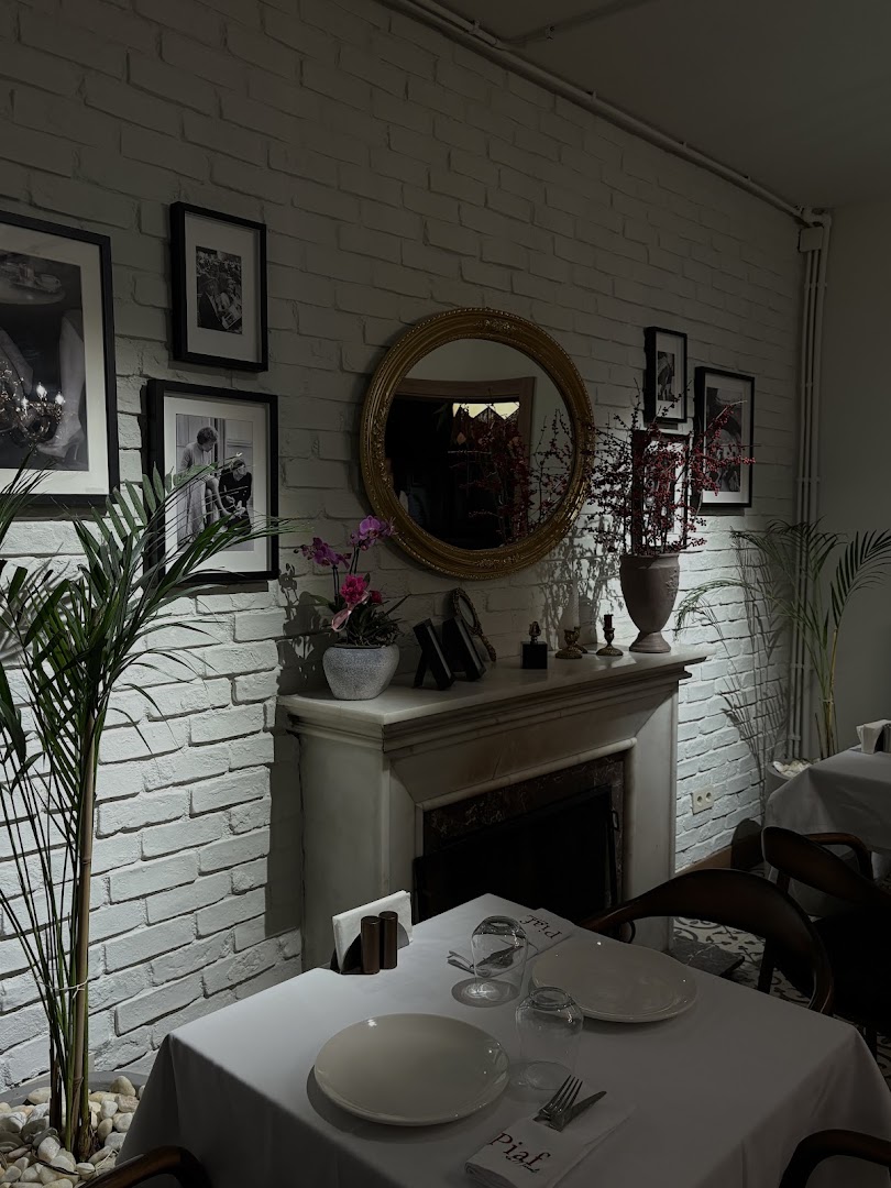 Foncé Restaurant: atmospheric and professional interior shot