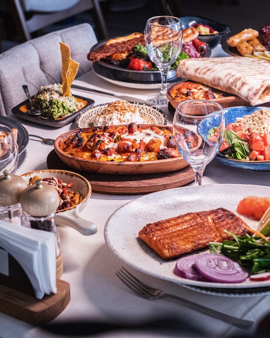 Lavinia Meyhane: high quality, appetizing food spread