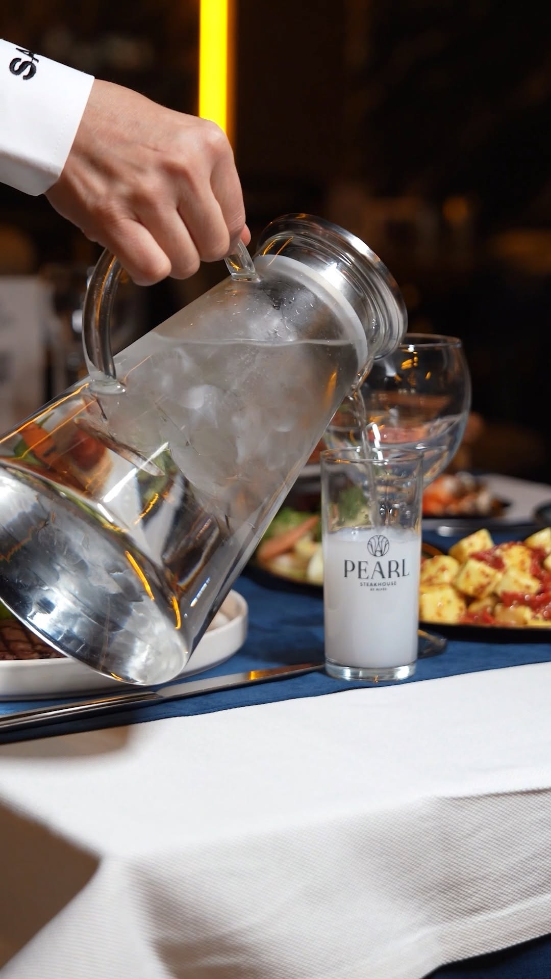 Pearl Steakhouse by Alves: professional shot of drink service