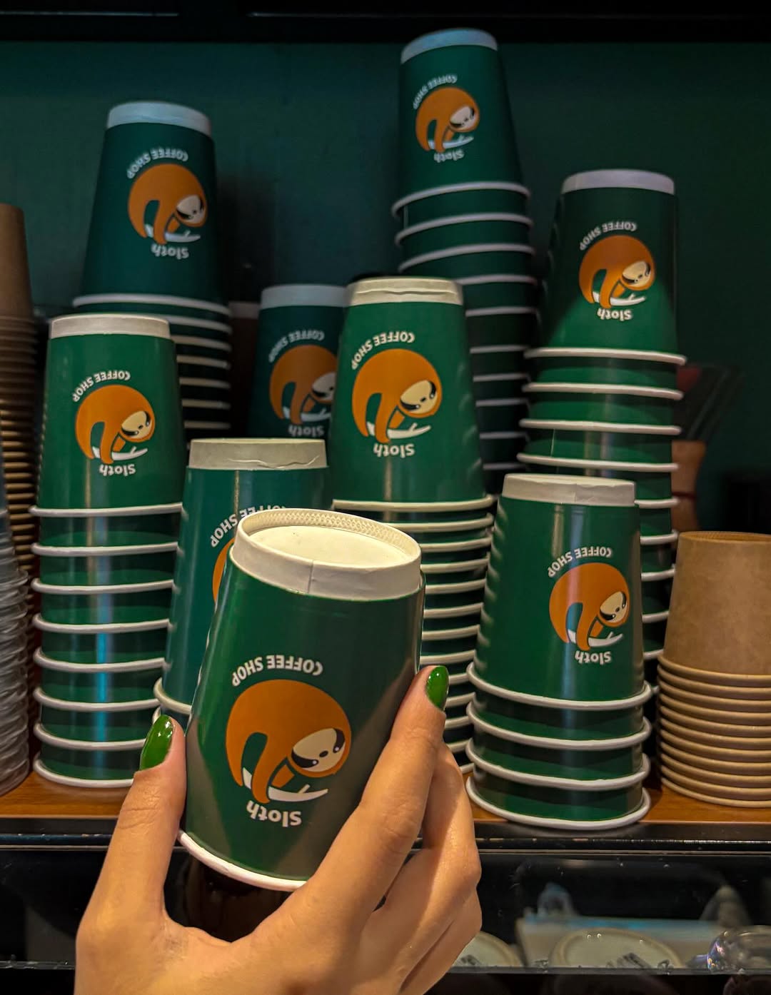 Sloth Kafe: clear branding and inviting atmosphere