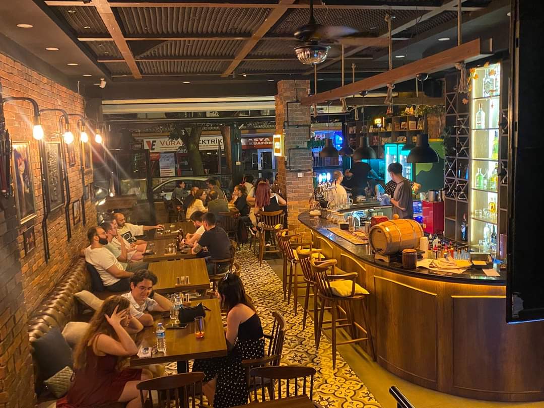 The York Pub and Bar: inviting atmosphere and interior