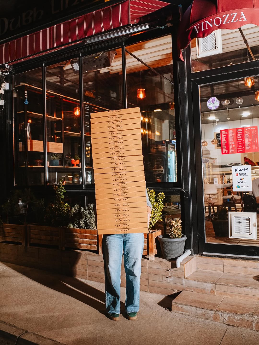 Vinozza Pizza & Sandwich: creative and professional restaurant exterior