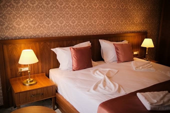 74 Hotel: clean and inviting hotel room